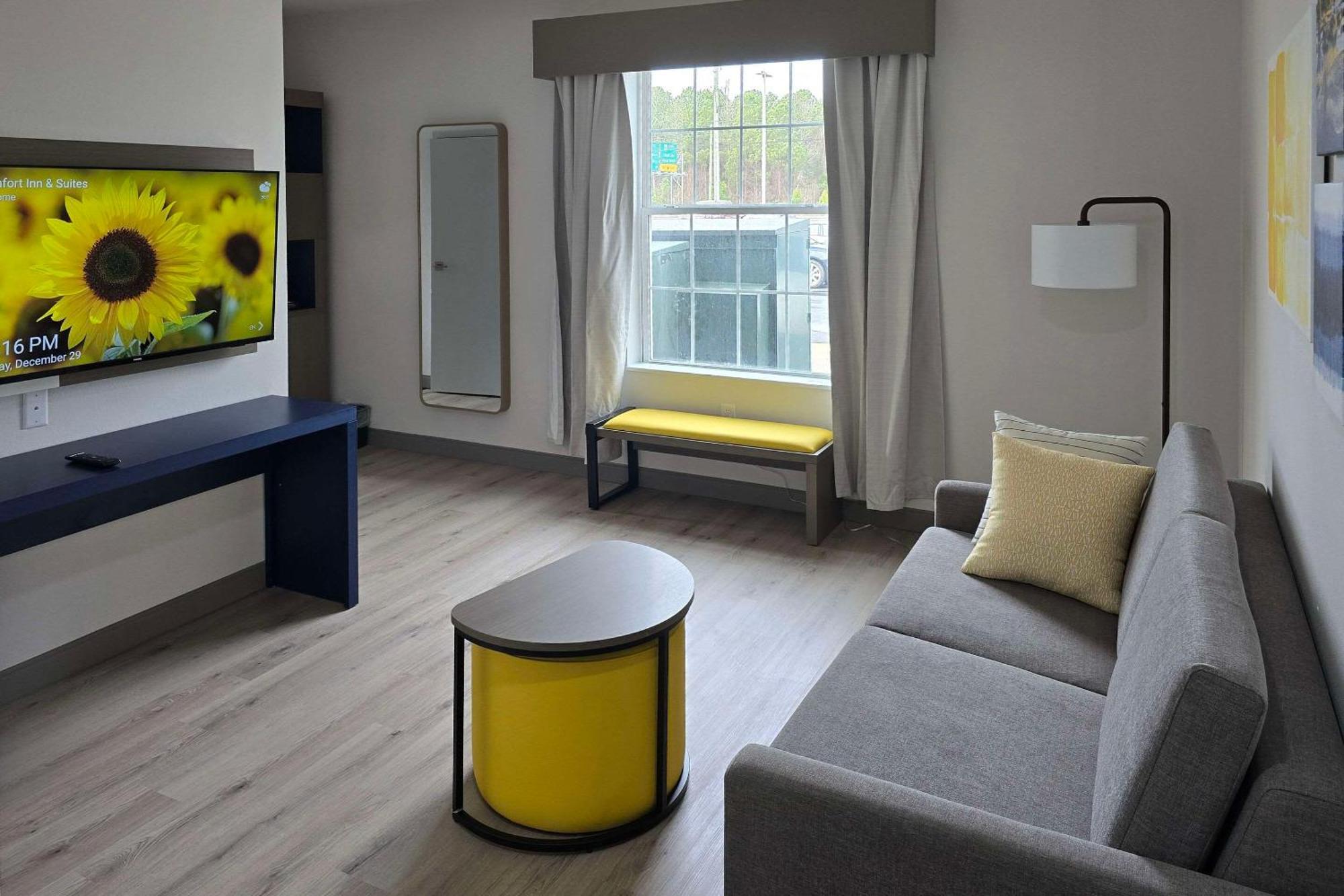 Comfort Inn & Suites Prince George - Fort Gregg ภายนอก รูปภาพ