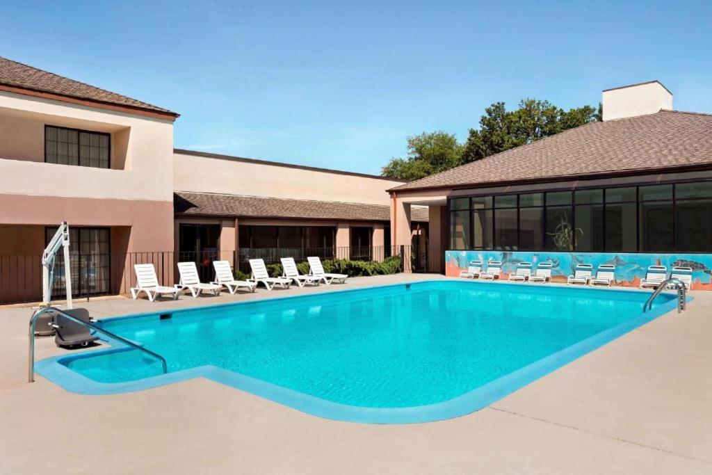 Comfort Inn & Suites Prince George - Fort Gregg ภายนอก รูปภาพ