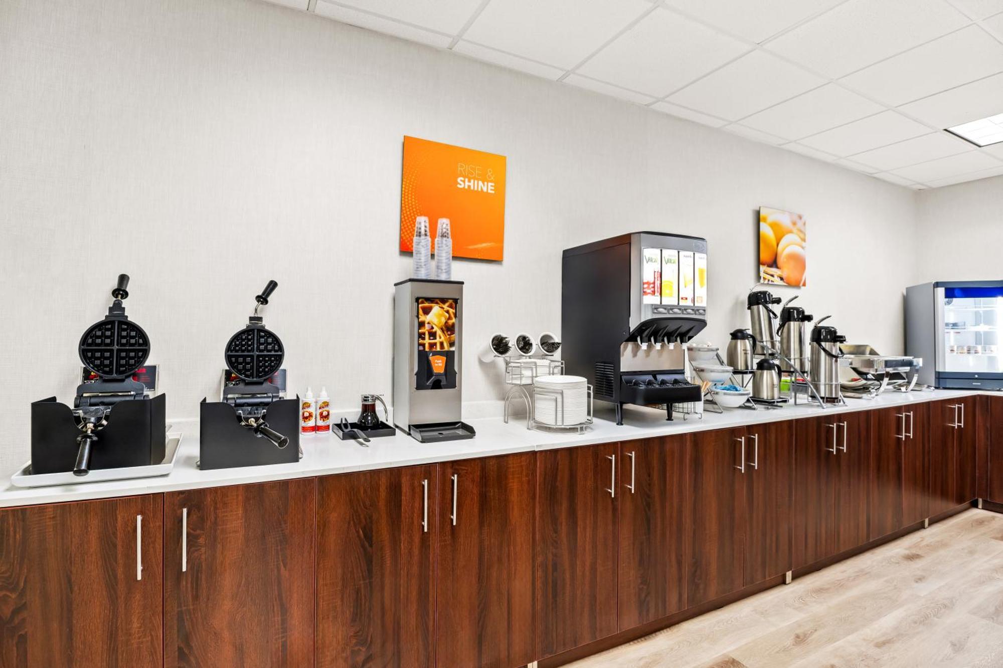Comfort Inn & Suites Prince George - Fort Gregg ภายนอก รูปภาพ