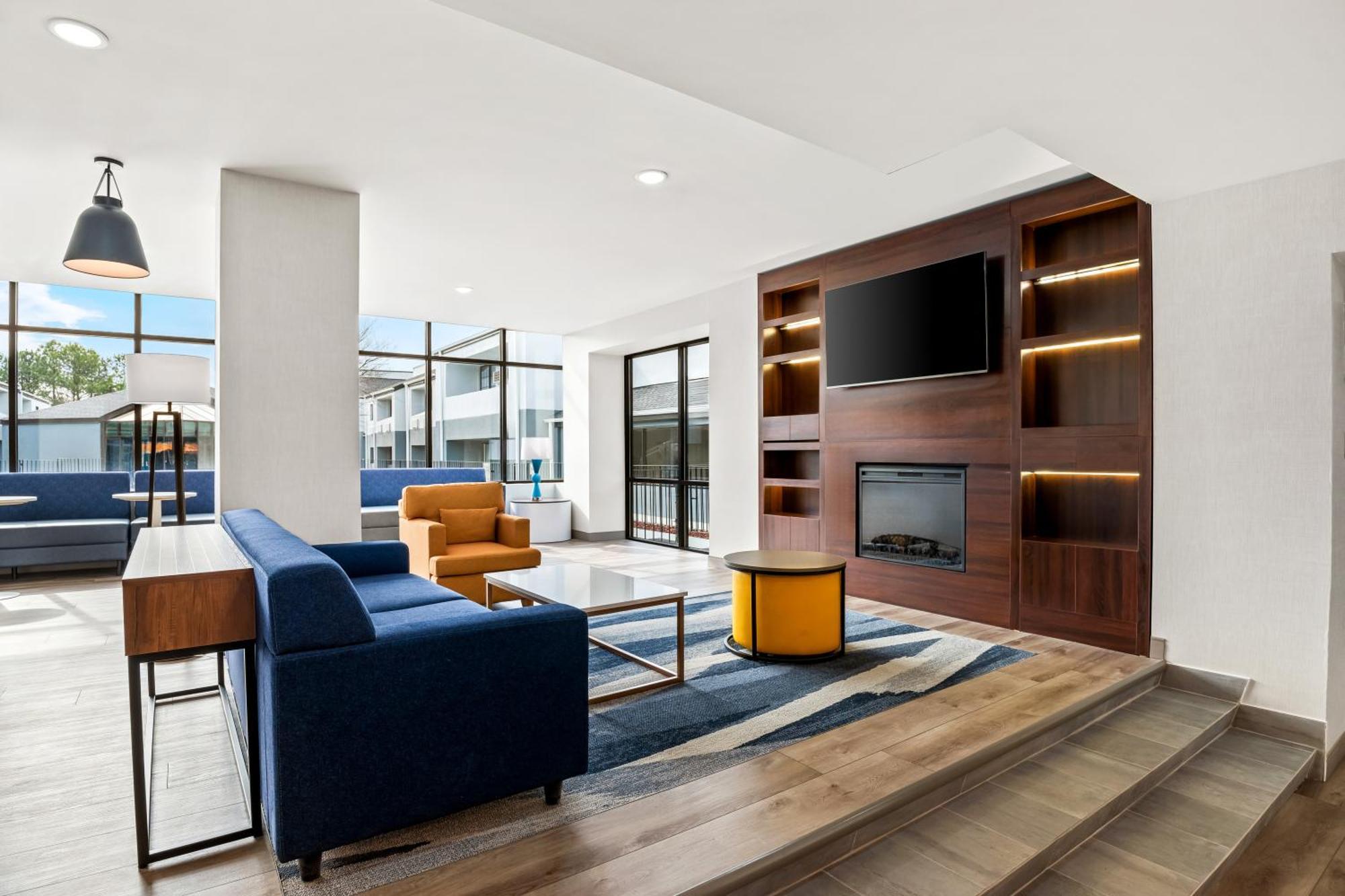 Comfort Inn & Suites Prince George - Fort Gregg ภายนอก รูปภาพ